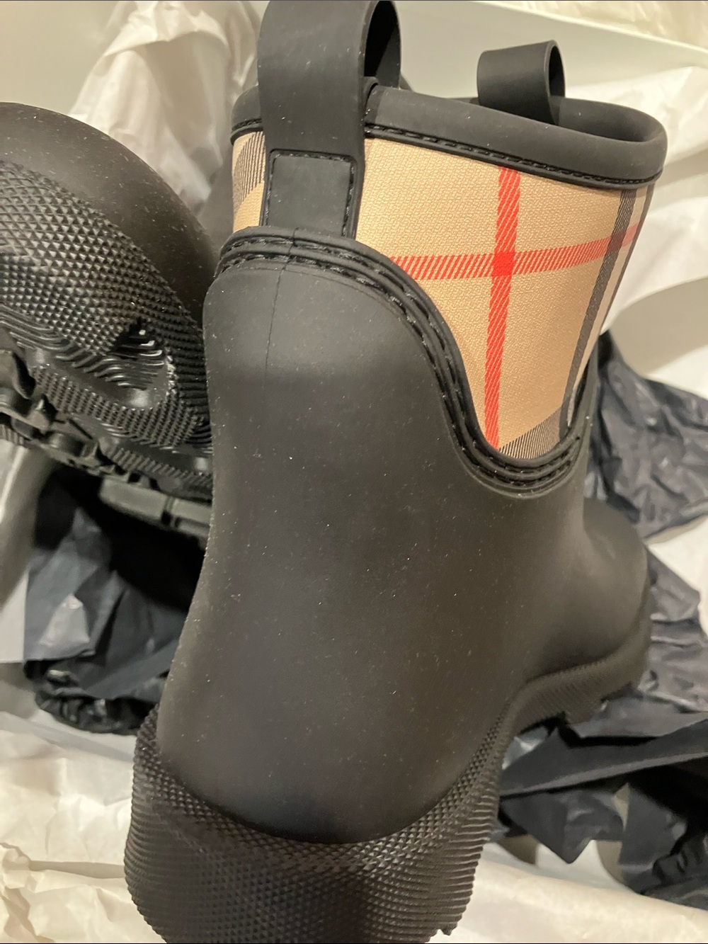 Burberry Black Rain Boots with Beige Vintage Check - Picture 8 of 12
